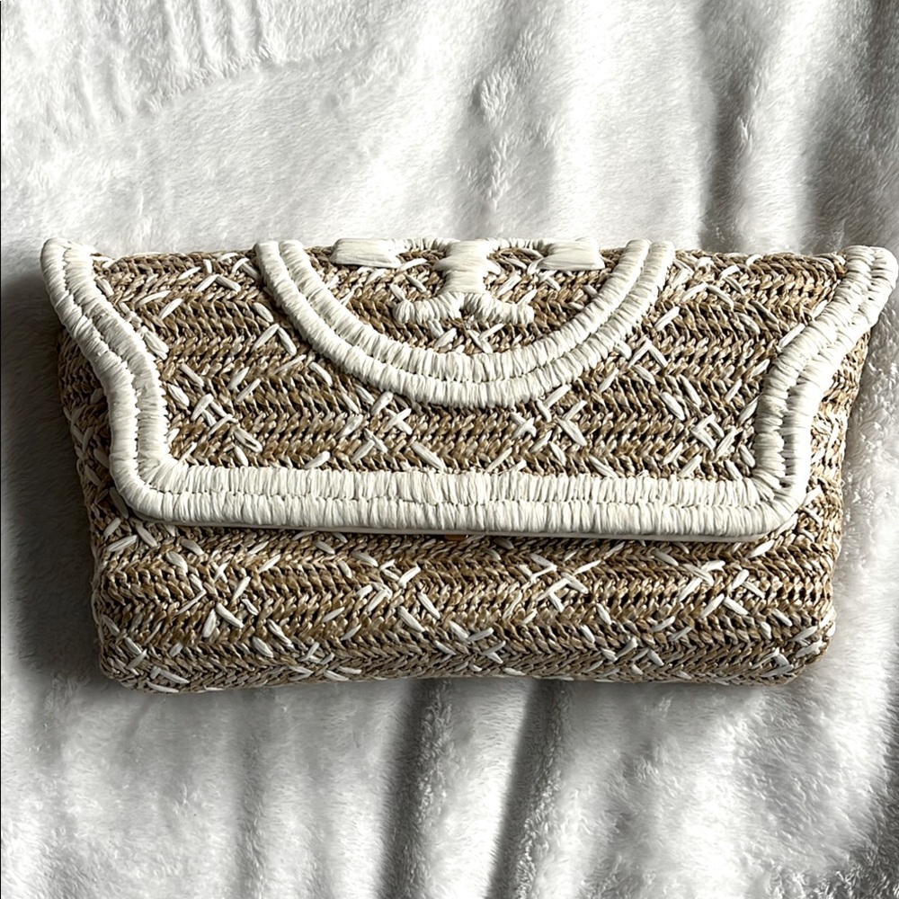 New with tags Tory Burch Fleming Soft Straw Clutch-White and Tan